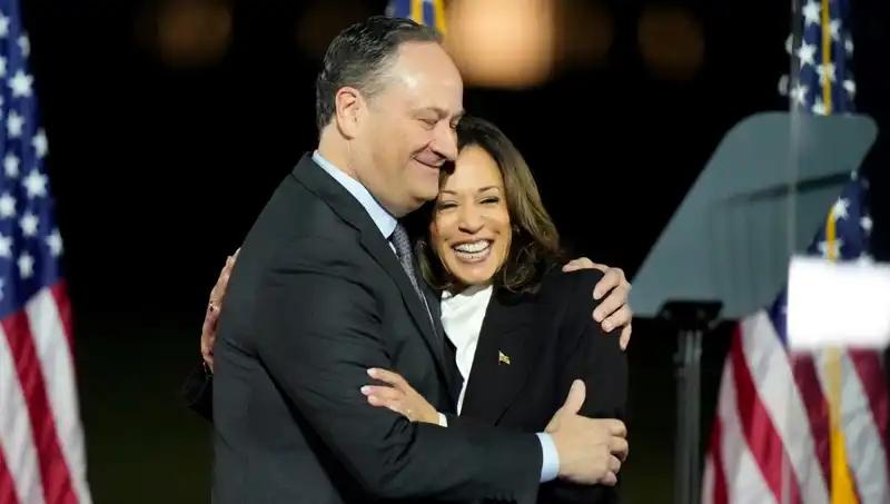 Trump ve Kamala Harris arasında şok edici bir gelişme: Eşini görevden aldı!