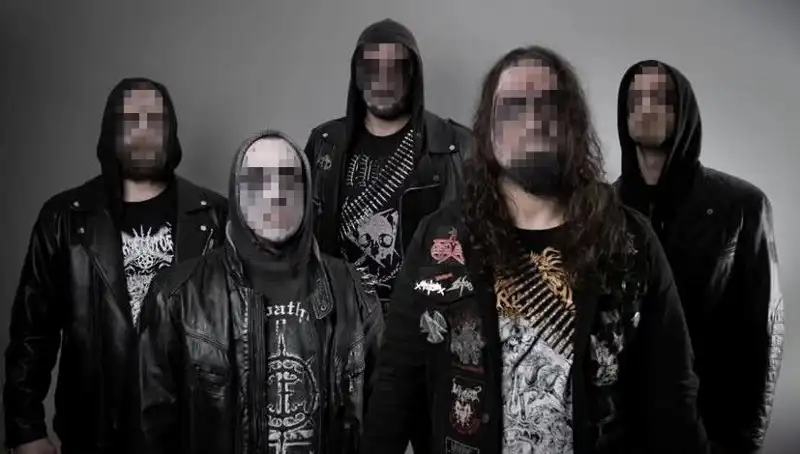 Rock Grubu Üyeleri Dini Değerlere Hakaretten Tutuklandı: Camiaya Tepkiler Büyüyor