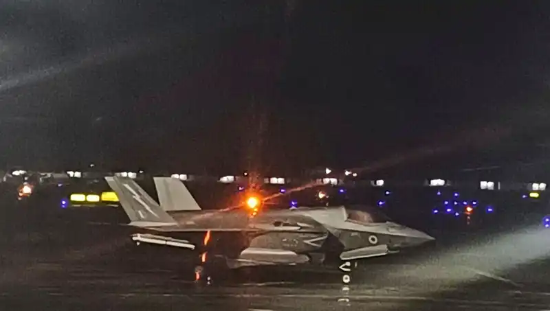 Hindistan'da Mahsur Kalan İngiliz Savaş Uçağı, Beş Haftanın Ardından Havalandı