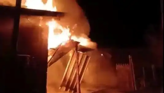 Karabük'te İki Ev Kül Olurken, Yangının Nedeni Araştırılıyor