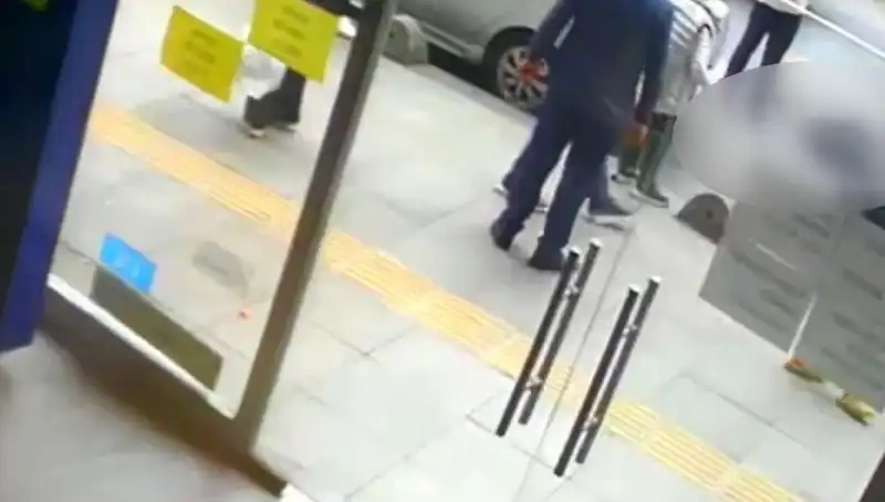 Esenler'de Korkunç Kaza: Hafriyat Kamyonu İki Aracı Ezdi!