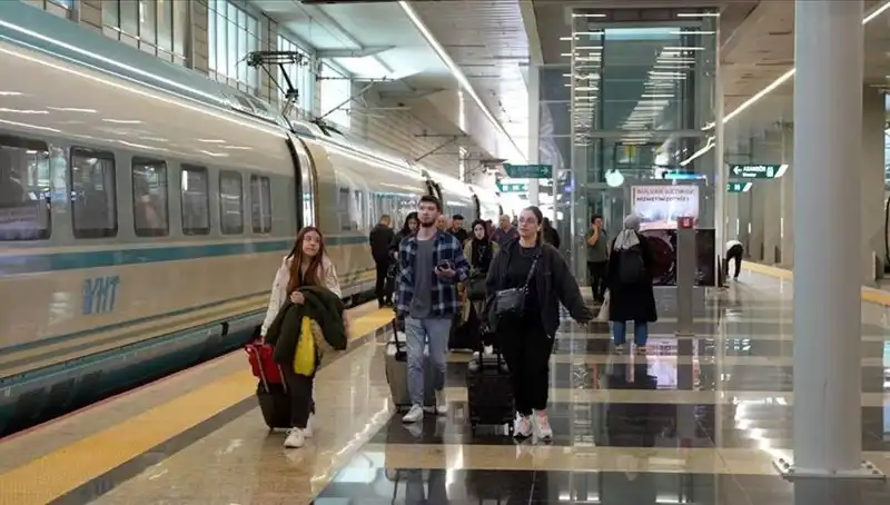Yüksek Hızlı Trenlerde Ek Seferler ile Seyahat Kolaylaşıyor