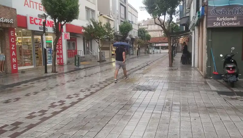 Kırklareli'de Sağanak Yağış Hayatı Olumsuz Etkiledi, Vatandaşlar Zor Anlar Yaşadı