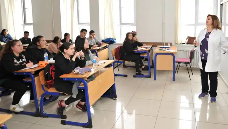 MEB 2025 Lise Kayıt Tarihleri ve LGS Süreci: Tüm Bilgiler