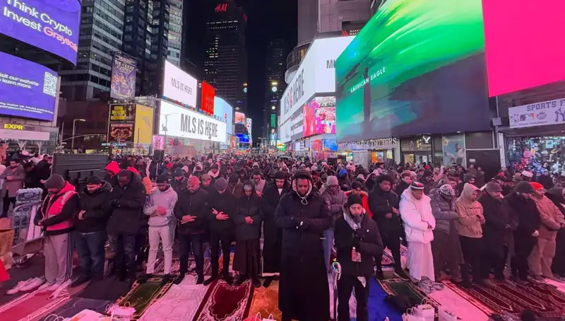 New York Times Meydanı’nda Teravih Namazı: Bir Gece Yaşamı ve İnanç Buluşması
