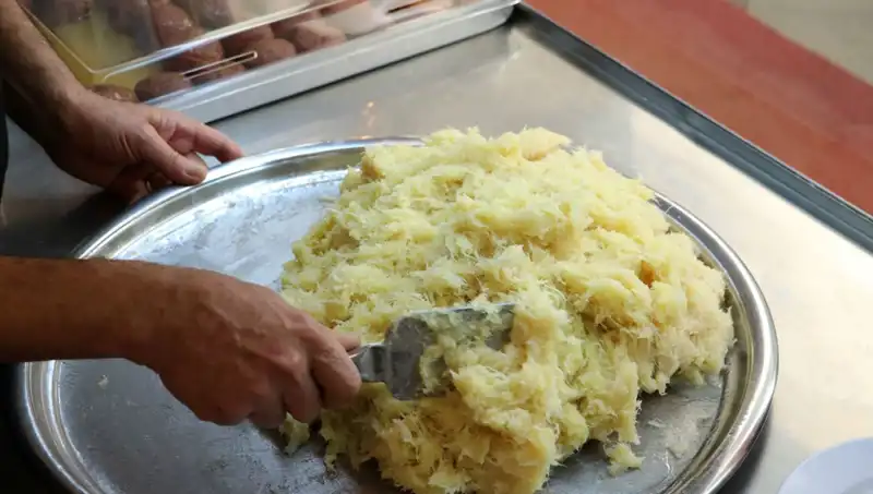 35 Yıldır Süren Tutku: Kentin Tescilli Lezzeti Nasıl Elde Ediliyor?
