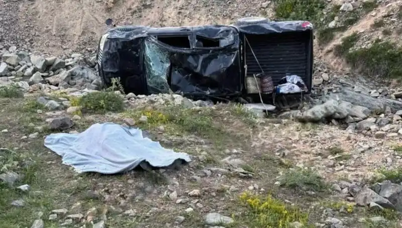 Gümüşhane'de Gerçekleşen Feci Kaza: Hayatını Kaybeden Bir Kişi ve Beş Yaralı