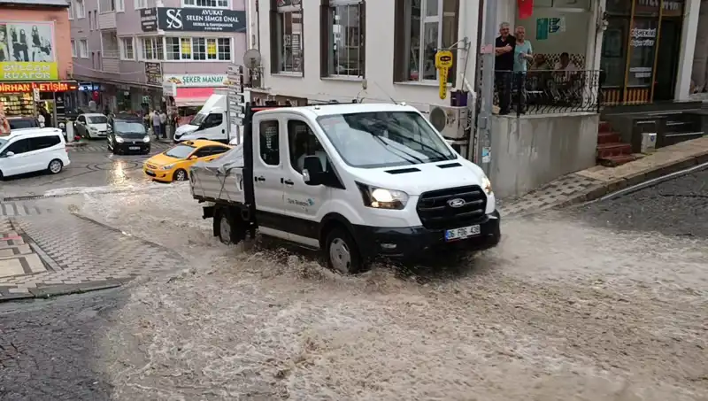 10 Dakikalık Sağanak, Şehrimizi Su Altında Bıraktı: İşte O Anlar!