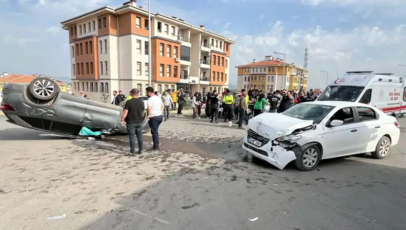 Nurdağı’nda Dikkat Çeken Trafik Kazası: 6 Çocuk, 9 Yaralı!