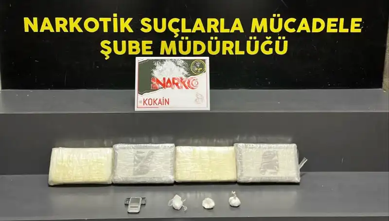 İzmir'de Narkotik Ekiplerinden Uyuşturucu Çetesine Büyük Darbe