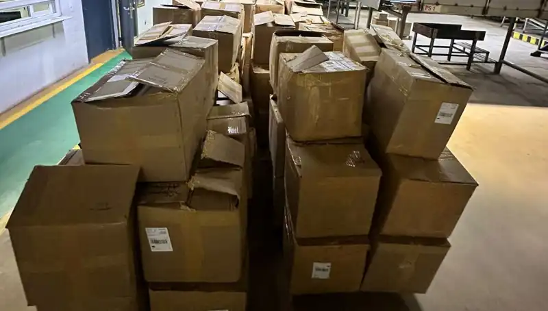 Kargo Şirketinin Deposunda Kaçak Tütün Operasyonu: Büyük Buluş!