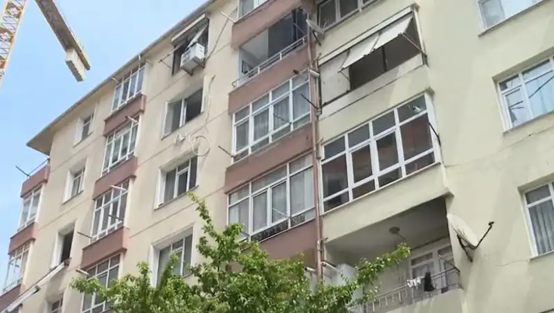 İstanbul'da Kolonları Patlayan 96 Dairelik Sitede Acil Tahliye Kararı Alındı