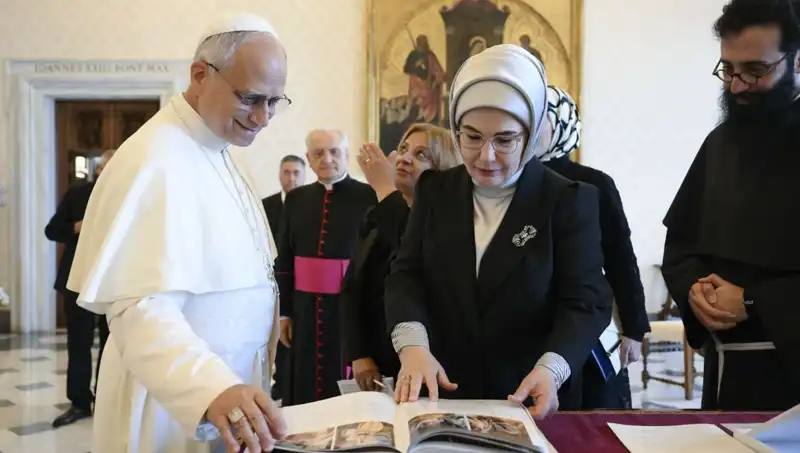 Emine Erdoğan ve Papa Leo Görüşmesi: Gazze'deki İnsani Kriz Gündemde