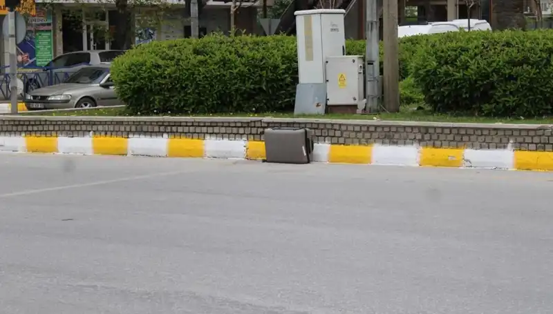 Minibüsten Düşen Valiz, Polisi Hareket Geçirdi! Olayın Ardındaki Sır Ne?