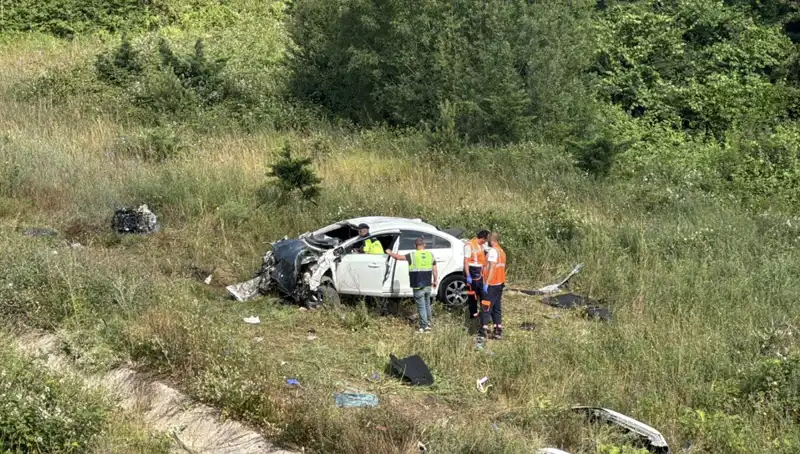 Kuzey Marmara Otoyolu'nda Feci Kaza: Şarampole Devrilen Araçta Hayatını Kaybedenler Var