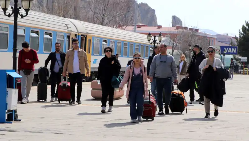 İranlı Turistlerin Nevruz'da Van'a Yüzlerce Yıllık Düşkünlüğü
