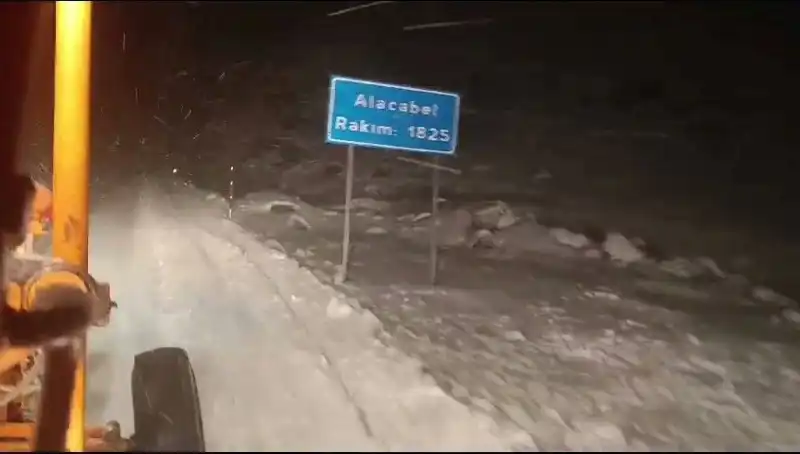 Antalya'da Gelen Beklenmedik Kar: Kışa Dönüş Duygusu Yaşandı