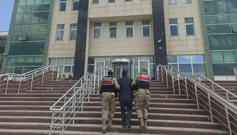 Hapis Cezasıyla Aranan Şahıs Saklandığı Yerden Yakalandı