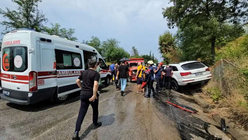 Sakarya'da Kamyonet ve Cip Çarpıştı: 4 Çocukla 5 Yaralı!