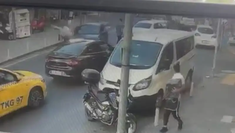Fren Yerine Gaza Bastı: Aracın Dehşet Verici Kazası Şehrin Merkezini Sarsıyor
