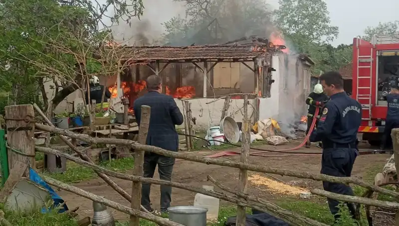 Elektrik Kontağından Yangın Çıktı: Mahallede Panik ve Kaos Anları