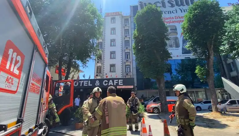 Fatih’te Otel Yemekhanesinde Çıkan Yangın Büyük Panik Yarattı