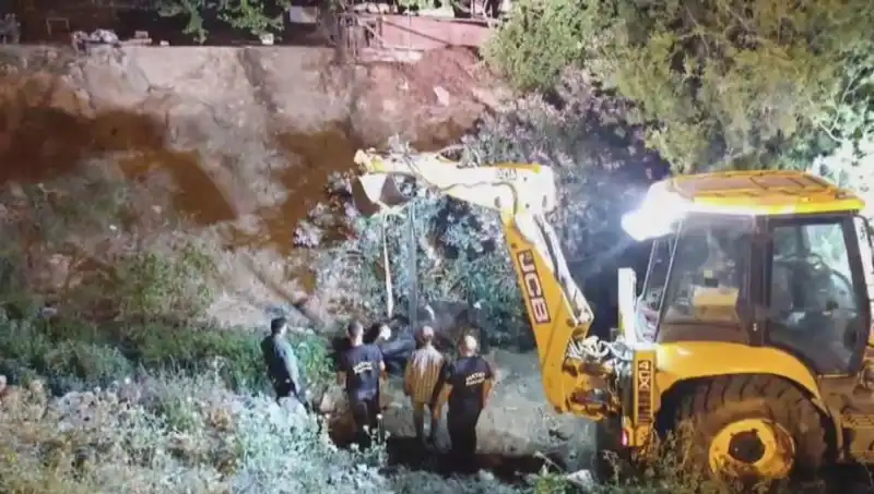 Hatay'da İlginç Kurtarma Operasyonu: İneğin Hayatı Tehlikeye Girdi