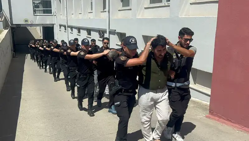 Adana'da 825 Kilo Eroin Operasyonu: 16 Şüpheli Mahkemeye Sevk Edildi