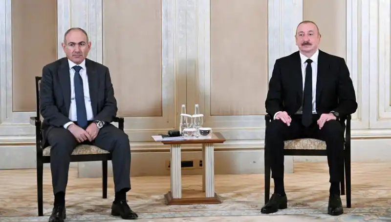 Aliyev ve Paşinyan, Abu Dabi'de Barış Perspektifini Yeniden Değerlendiriyor