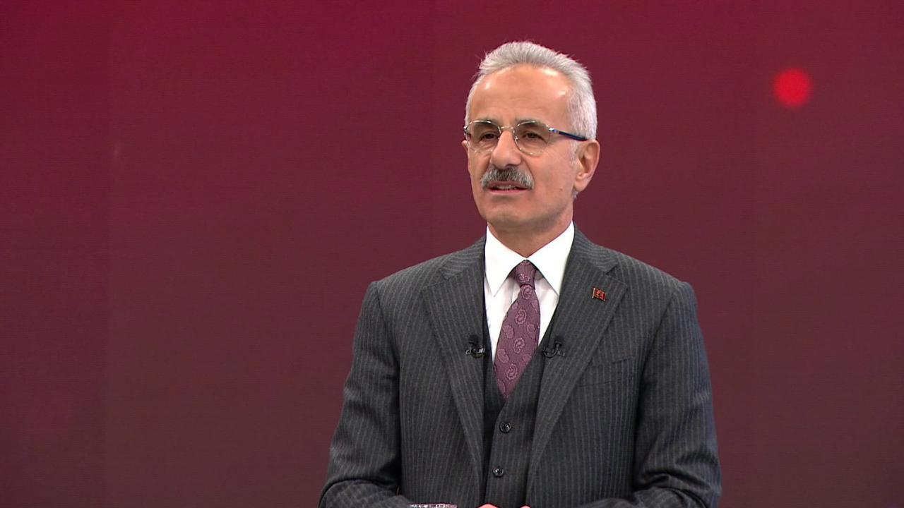 Bakan Uraloğlu, Sosyal Medyaya Düzenleme Yılında Getirilecek