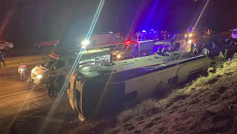 İşçi Servisi Şarampole Devrildi: 23 Yaralı, Olayın Ardından Neler Oldu?
