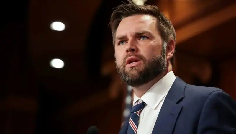 JD Vance: Zelenski ile Görüşerek Siyasi Arenada Dikkatleri Üzerine Çekti