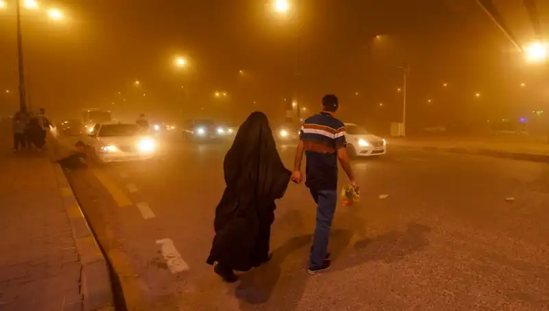 Irak'ta Kum Fırtınası: Havalimanları Kapatıldı, Hastaneler Yüzlerce Hasta ile Dolu