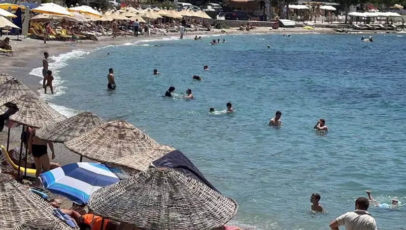 Hava Sıcaklığı 36 Dereceye Ulaştı: Serinlemek İçin Sahile Koşanlar Artıyor