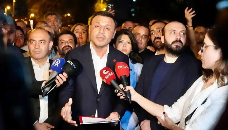 CHP İstanbul İl Başkanı Özgür Çelik, Polisle Görüştüğünde Neler Yaşandı?