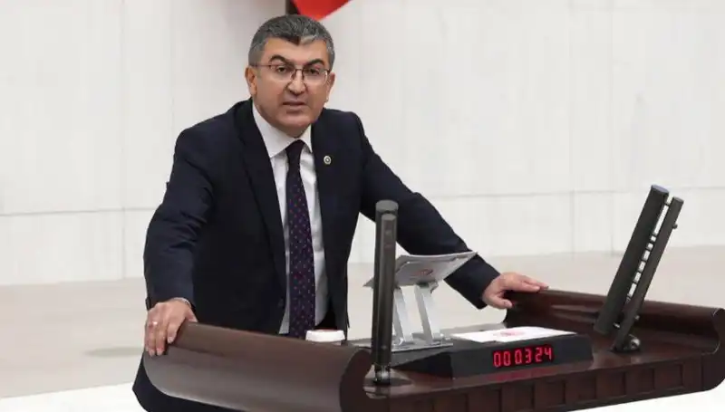 Gelecek Partisi'nde Sarsıcı İstifa: Hasan Ekici Görevinden Ayrıldı