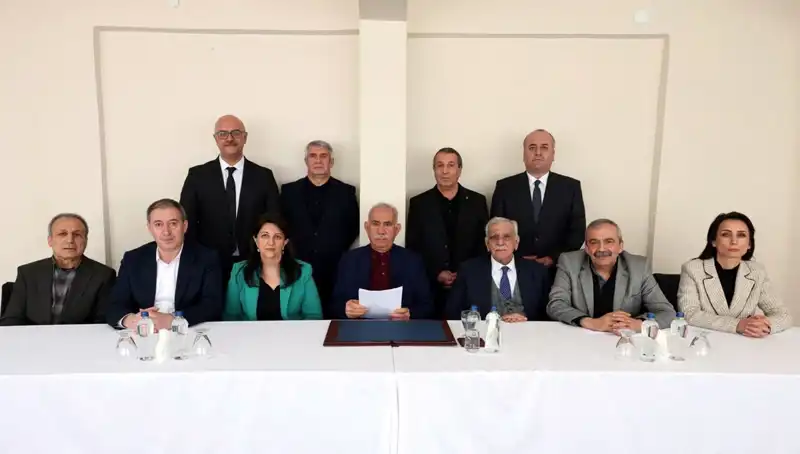 PKK'nın Fesih İlanı ile Terörsüz Türkiye Sürecine Geçişini İnceliyoruz