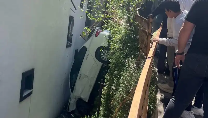 Kağıthane’de Korku Dolu Anlar: Bir Araç Metrelerce Sürüklendi!