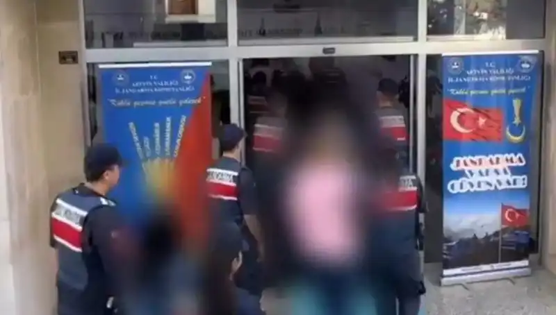 30 İlde FETÖ'ye Yönelik Ağır Operasyon: 65 Kişi Tutuklandı