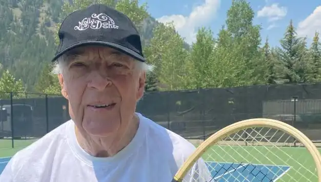 Avustralyalı Tenis Efsanesi Fred Stolle Hayatını Kaybetti: Spor Dünyasında Büyük Bir Kayıp