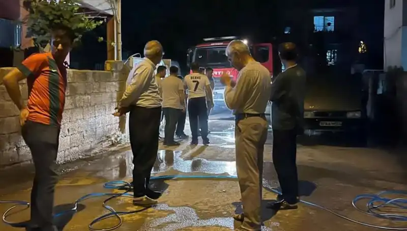 Park Halindeki Araçta Korkutan Yangın: Olay Anı Kameralara Yansıdı