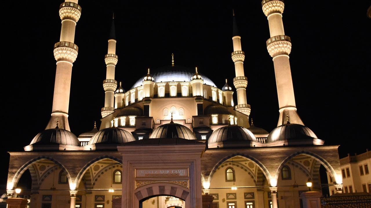 Üç Ayların İlk Gecesi Regaip Kandili Yarın Kutlanacak