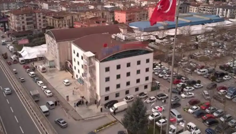 Özel Hastanede Deprem Mührü Açıklaması: Perde Betonları Kırıldı mı?