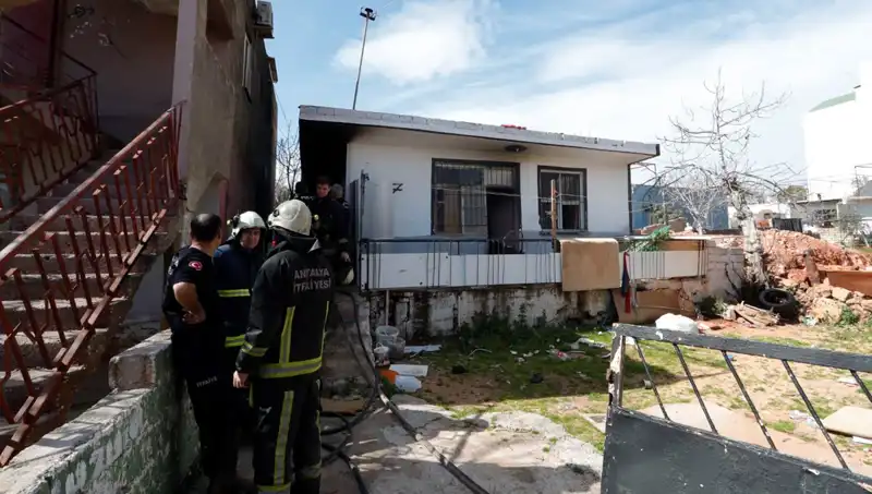 Antalya'da Gecekondu Yangını: Mahallede Panik Hüküm Sürdü