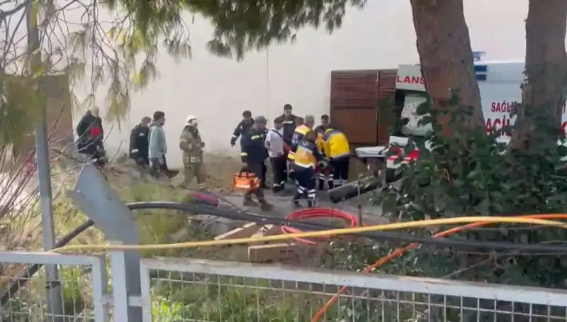 İstanbul'daki Trafo Patlaması: İşçi Hayati Tehlikede