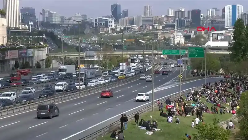 Deprem Sonrası Şehirde Trafik Yoğunluğu Rekor Seviyeye Ulaştı