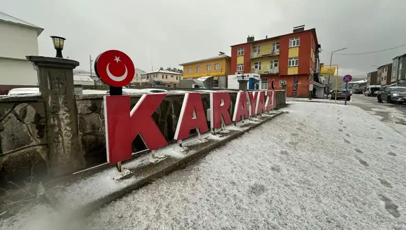 Temmuzda Yağan Kar, Sürücüleri Şaşkına Çevirdi: Hazırlıksız Yakalandılar!
