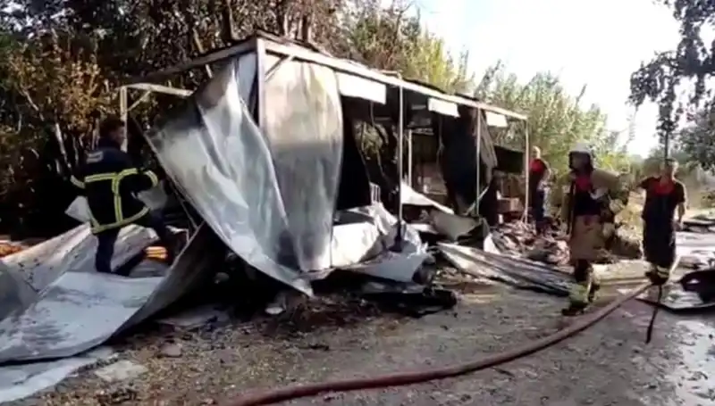 Hatay'da Kontenyer Yangını: Gözler Yangının Sebebinde ve Hasar Tespitinde