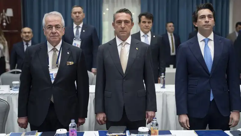 Fenerbahçe'de Hedef 10.000 İmza: Taraftar İlk Günden Destek Verdi!
