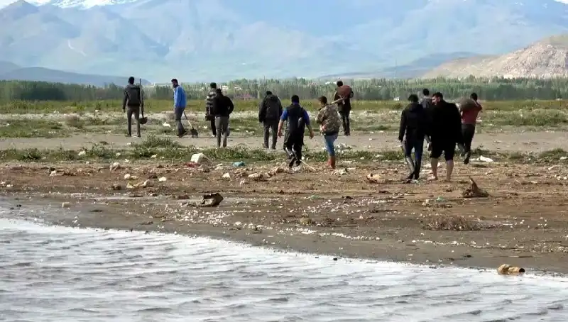 İki Mahalle Arasındaki Mesafe 1 Kilometreye Düştü, Yayan İlerliyorlar!